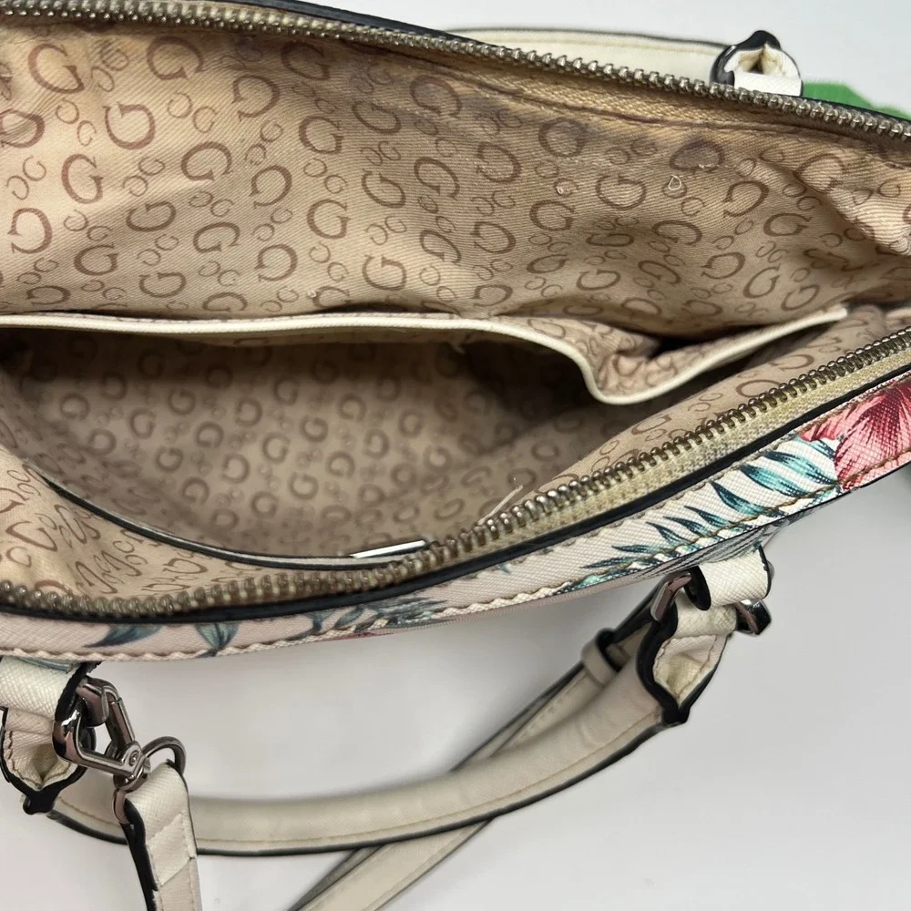 GUESS White Floral Tropical Hibiscus Dome Satchel Crossbody Bag‎ Silver Hardware
